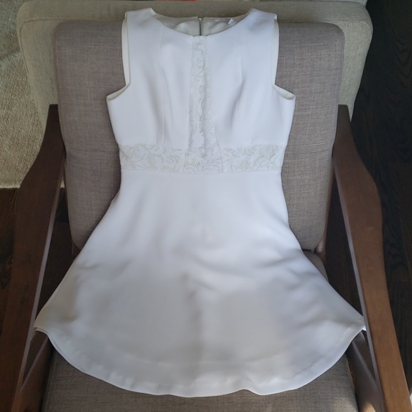 BCBG Generation White Flowy Sleeveless Dress - Picture 2 of 8